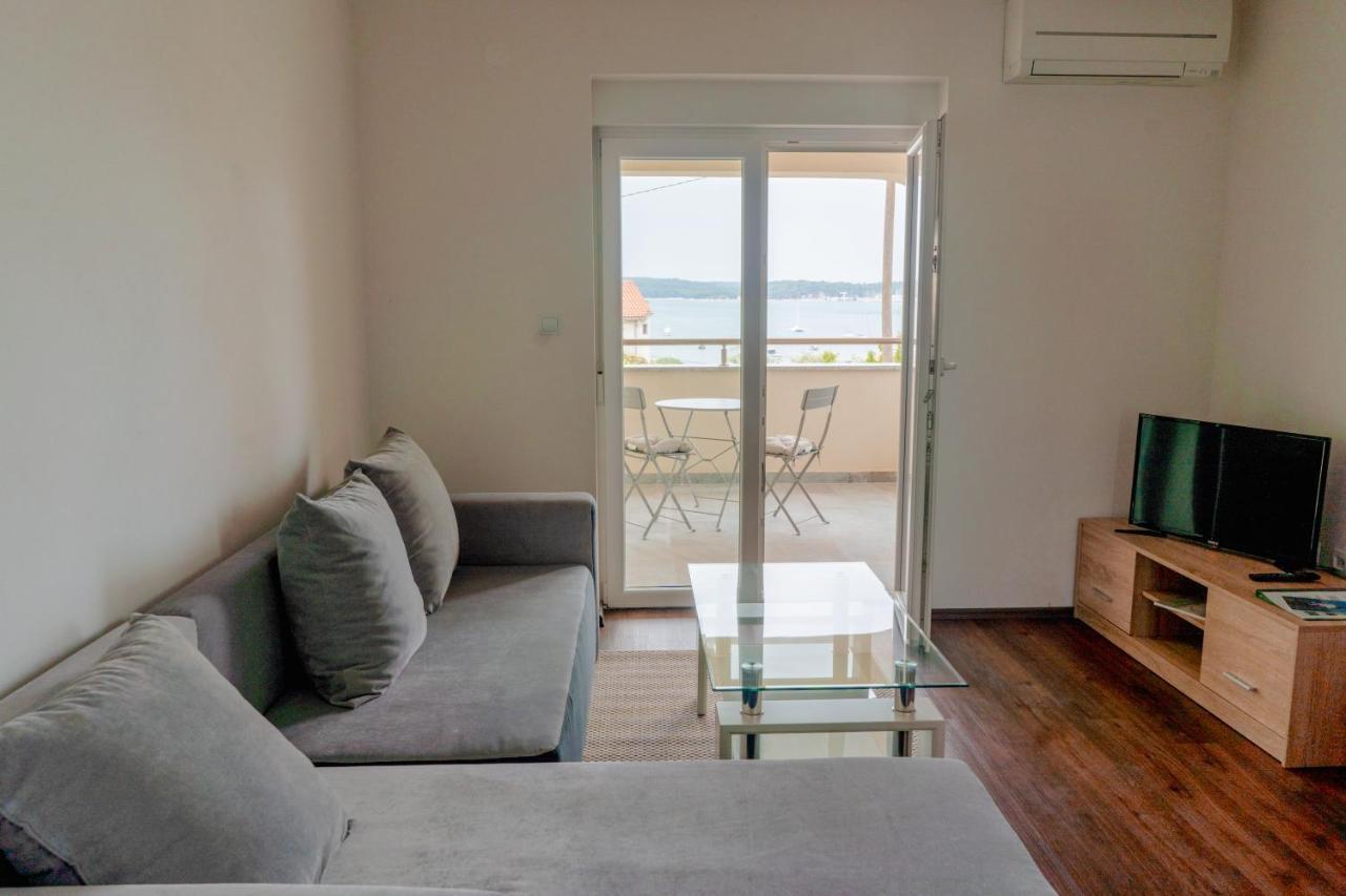 Villa Livi - Luxury Sea View Appartments Medulin Bagian luar foto