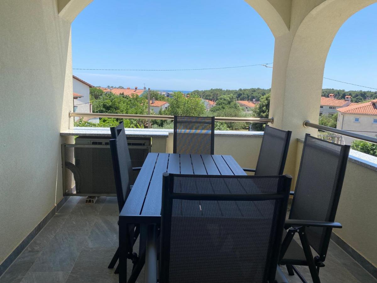 Villa Livi - Luxury Sea View Appartments Medulin Bagian luar foto
